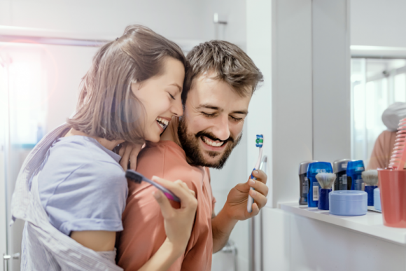 Jak Polacy dbają o higienę jamy ustnej? Zdrowie, LIFESTYLE - Odpowiednia higiena jamy ustnej ma ogromny wpływ na ogólny stan naszego zdrowia. Jednak, jak wynika z badania przeprowadzonego przez OnePoll na zlecenie firmy Colgate-Palmolive, wielu z nas nie ma wyrobionych właściwych nawyków.
