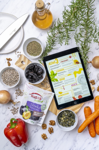 Zdrowe postanowienia z HELIO Natura Zdrowie, LIFESTYLE - Ile razy mówiłaś, mówiłeś sobie: „Będę się zdrowo odżywiać”? Teraz jest ten moment. Wystar-czy wprowadzić do codziennego jadłospisu kilka ważnych składników, aby poprawić swój styl jedzenia.