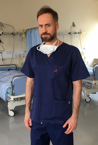 ANESTEZJOLOG TO NIE TYLKO LEKARZ „OD USYPIANIA” Zdrowie, LIFESTYLE - Powszechne fakty i mity dotyczące pracy anestezjologów komentuje lek. Piotr Zydroń – specjalista anestezjolog, Kierownik Oddziału Anestezjologii w klinice Carolina Medical Center.